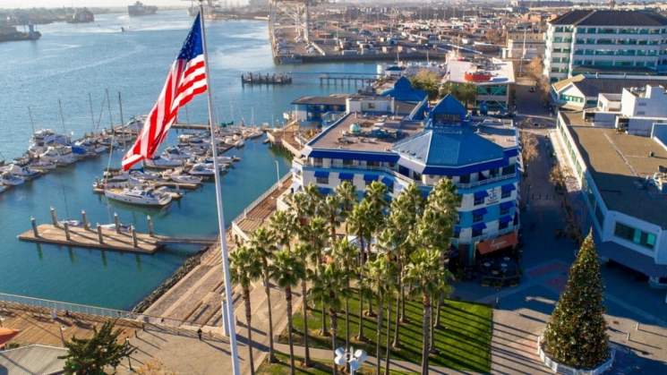 Check out the sites and Farmer's Market at Jack London Square. Photo courtesy of Visit Oakland. 