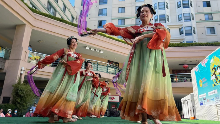 Oakland chinatown hosts 37th StreetFest