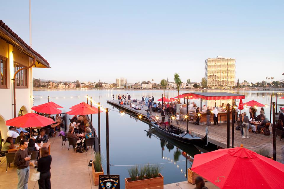 Lake Chalet Bartable