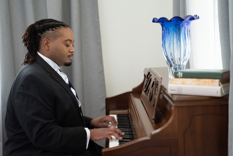 BART Customer Services Center worker is also an opera singer