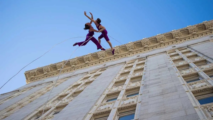 Don't miss BANDALOOP’s Vertical Dance Company's show in Oakland this weekend. Photo courtesy of The Voice of San Francisco (Jessica Swanson). Don't miss BANDALOOP’s Vertical Dance Company's show in Oakland this weekend. Photo courtesy of The Voice of San Francisco (Jessica Swanson).