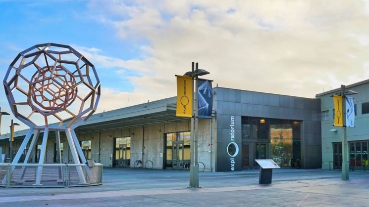 visit the exploratorium in san francisco