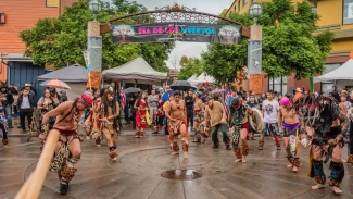 Oakland's Dia de los Muertos celebration is this weekend near BART. Photo courtesy Oaklandish. 