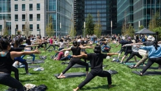 Start the weekend off with yoga at Salesforce Park. Photo courtesy of Secret San Francisco.